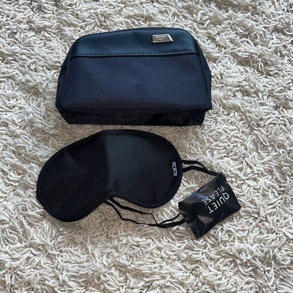 Tumi Small Necessities Bag - Picture 7 of 9